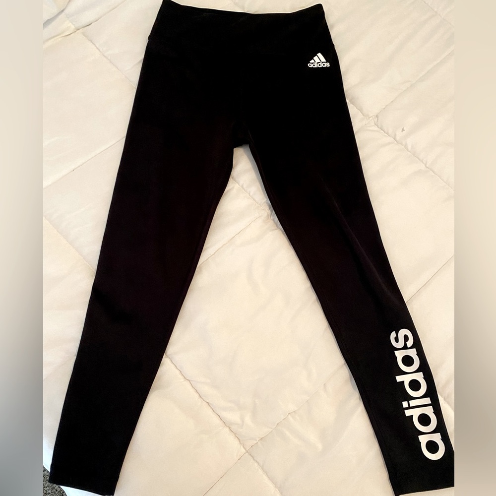 Women’s Adidas athletic pants-leggings. Size M. Black